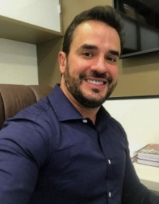 <em>Andres R.</em>